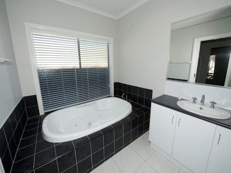 28 Shaftesbury Avenue, DELACOMBE  Victoria  3356, Australia, Delacombe - Thumbnail 8
