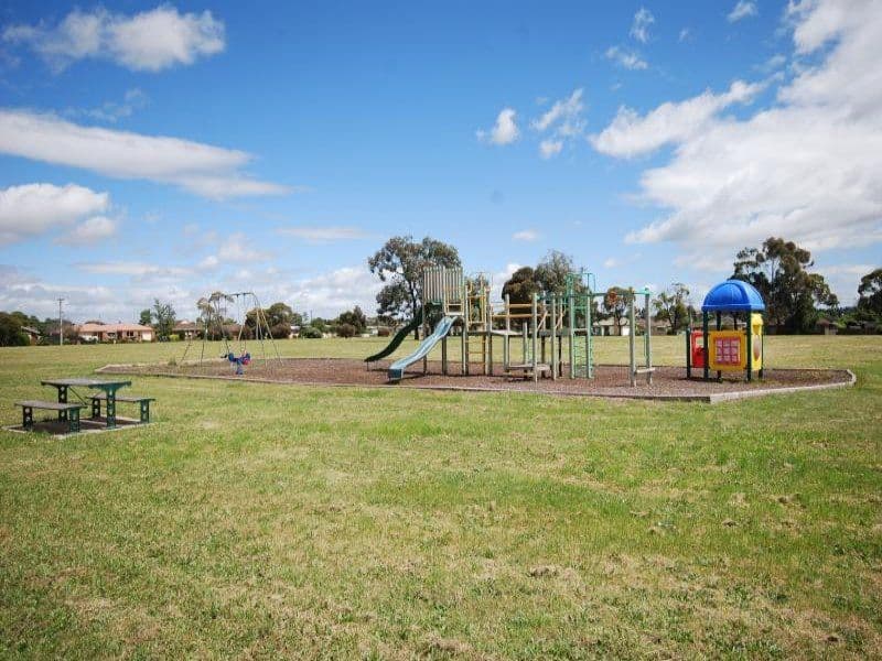 1 Halbert Street, WENDOUREE  Victoria  3355, Australia, Wendouree - Thumbnail 8