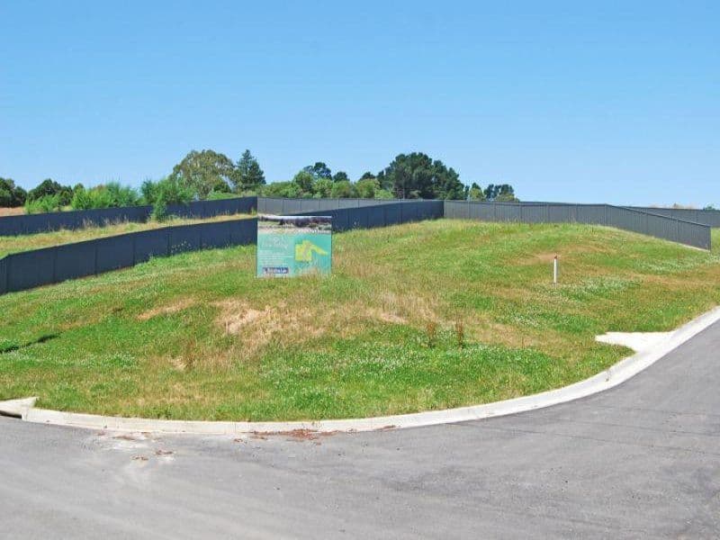 1 Willowbank Way, BROWN HILL  Victoria  3350, Australia, Brown Hill - Thumbnail 2