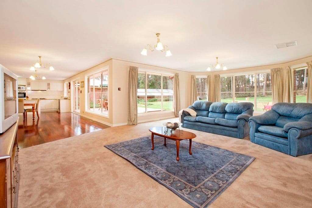 2 Winlea Court, MOUNT HELEN  Victoria  3350, Australia, Mount Helen - Thumbnail 6