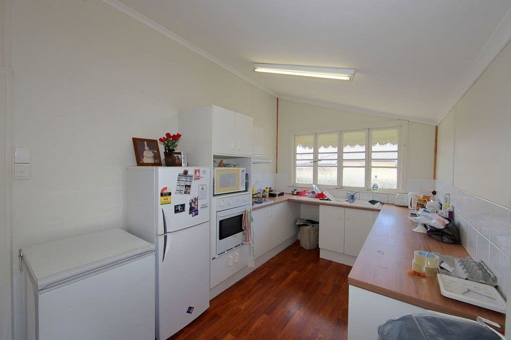 24 Dunn Road, AVENELL HEIGHTS QLD 4670, Avenell Heights - Thumbnail 4
