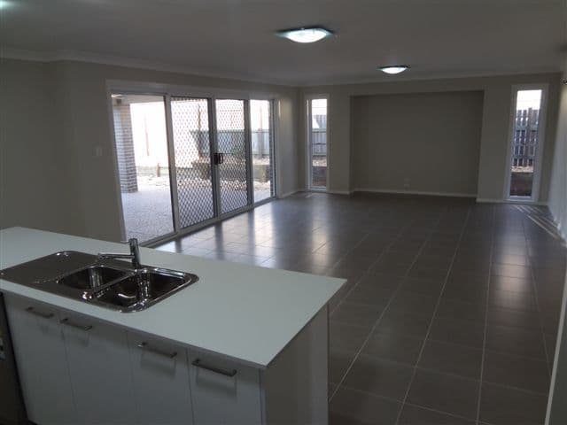 40 Honeyeater Drive, HIGHFIELDS QLD 4352, Highfields - Thumbnail 4