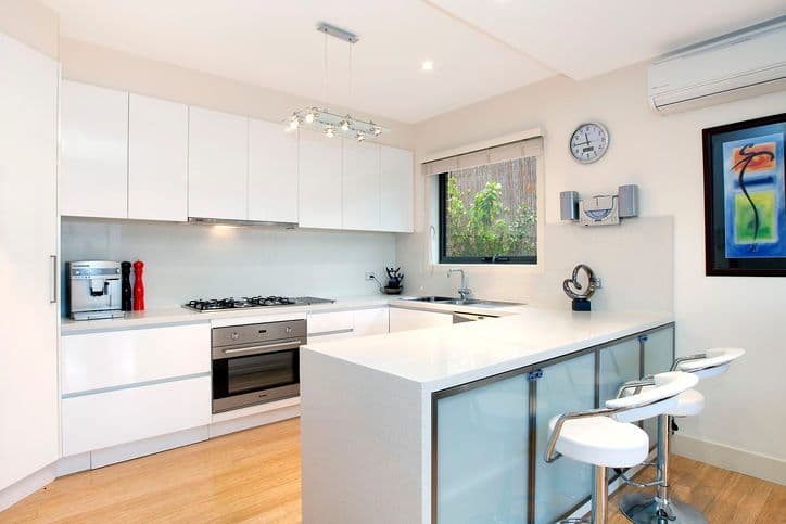 21 Westfield Drive, DONCASTER VIC 3108, Doncaster - Thumbnail 3