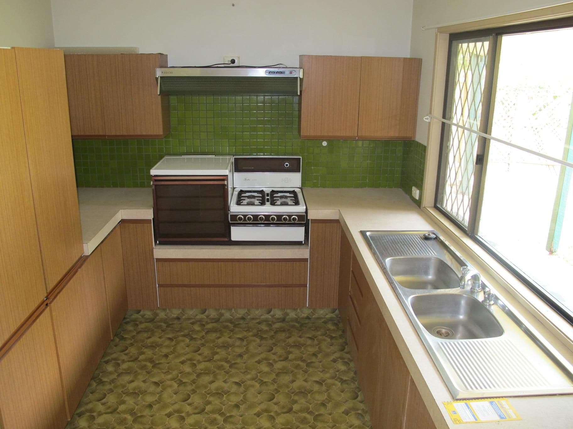 12 Rhuddlan Street, CARINDALE QLD 4152, Carindale - Thumbnail 2