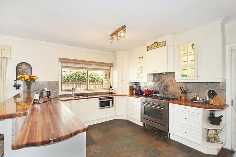 9 Lemana Crescent, MOUNT WAVERLEY VIC 3149, Mount Waverley - Thumbnail 2