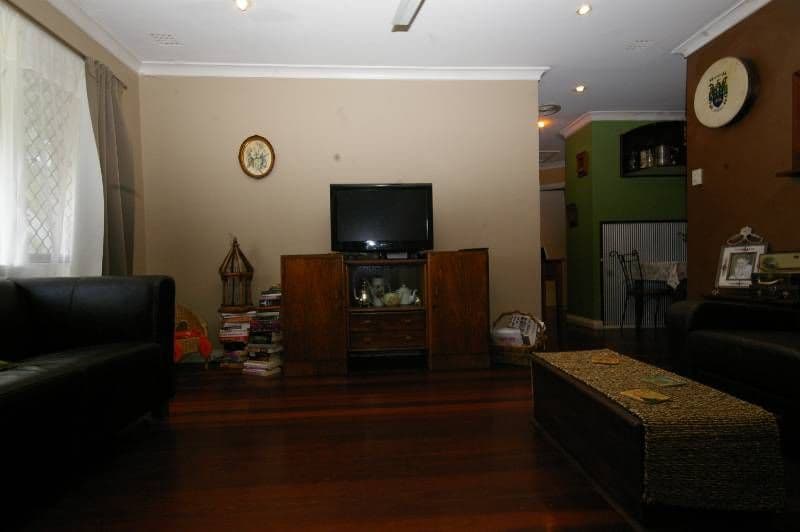 6 Shalford Way, GIRRAWHEEN WA 6064, Girrawheen - Thumbnail 2