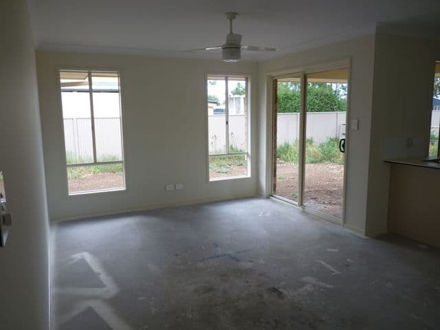 21 Donely Street, OAKEY QLD 4401, Oakey - Thumbnail 3