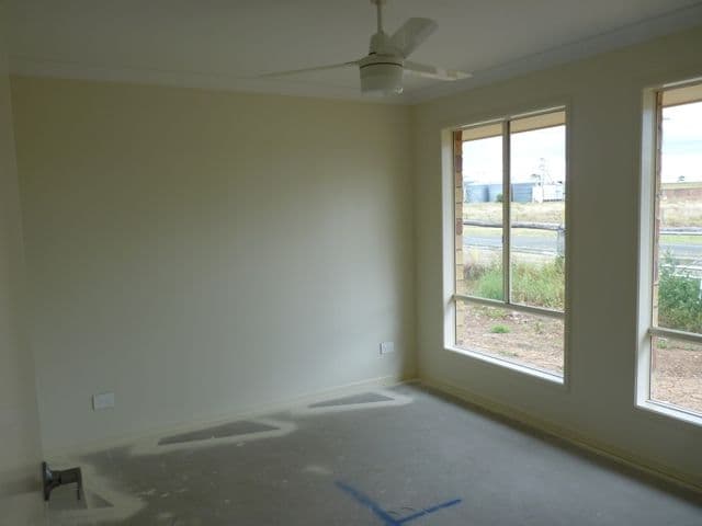 21 Donely Street, OAKEY QLD 4401, Oakey - Thumbnail 8