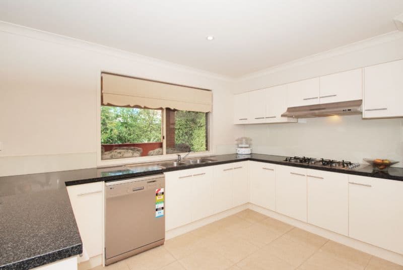 8 Robusta Avenue, BUNDOORA VIC 3083, Bundoora - Thumbnail 2