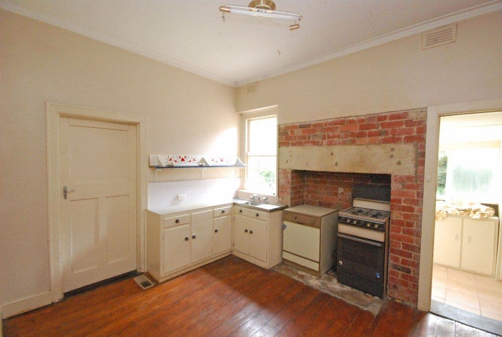 33 Victoria Avenue, LAKE WENDOUREE VIC 3350, Lake Wendouree - Thumbnail 6