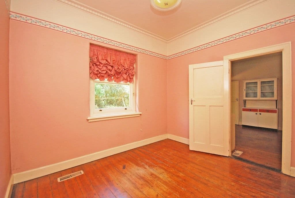 33 Victoria Avenue, LAKE WENDOUREE VIC 3350, Lake Wendouree - Thumbnail 5