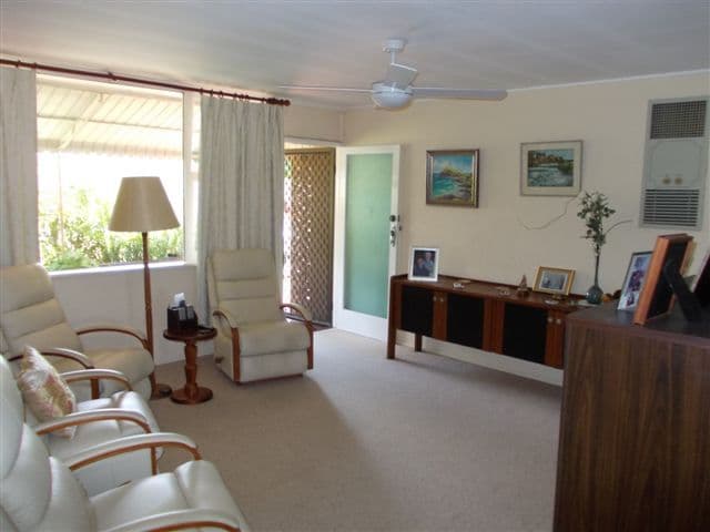 20 Ilkinia Avenue, BROADBEACH WATERS QLD 4218, Broadbeach Waters - Thumbnail 2