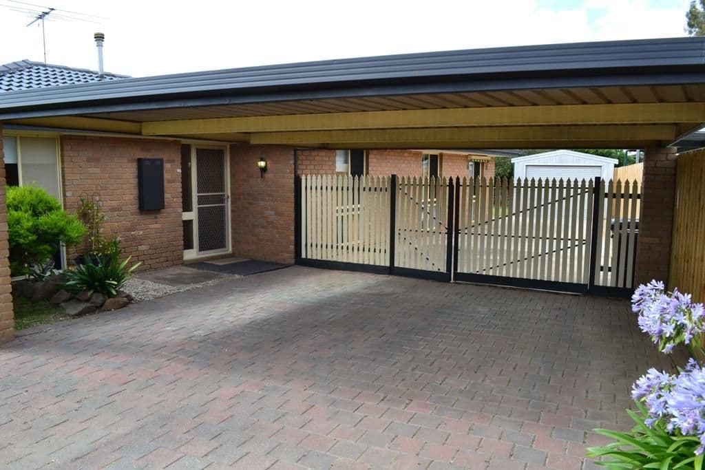 81 Charter Road West, SUNBURY VIC 3429, Sunbury - Thumbnail 2