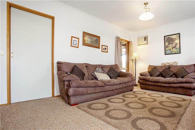 16 Carbine Drive, ST ALBANS PARK VIC 3219, St Albans Park - Thumbnail 3