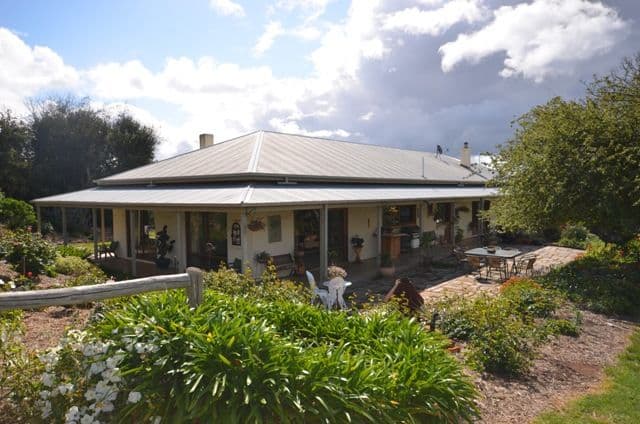 4 Dunns Range Road, CLARE SA 5453, Clare - Thumbnail 2