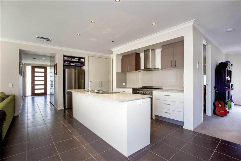 19 Mathieson Place, LARA VIC 3212, Lara - Thumbnail 2