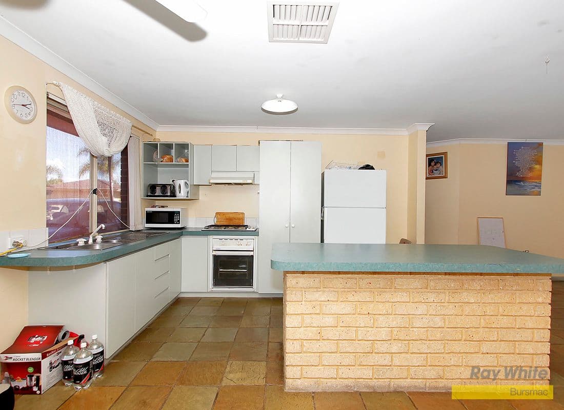 4 Woodleigh Gardens, BALLAJURA WA 6066, Ballajura - Thumbnail 3