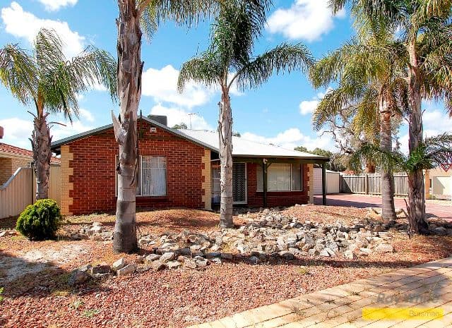 4 Woodleigh Gardens, BALLAJURA WA 6066, Ballajura - Thumbnail 2