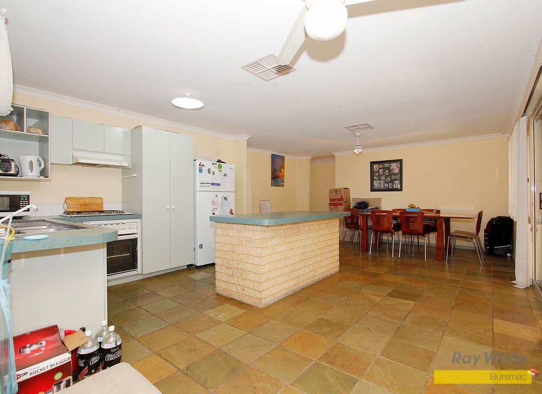 4 Woodleigh Gardens, BALLAJURA WA 6066, Ballajura - Thumbnail 6
