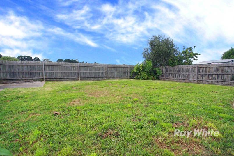 24 Navarre Drive, CRANBOURNE VIC 3977, Cranbourne West - Thumbnail 8