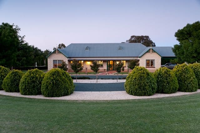 4 Jess Drive, ROCHESTER VIC 3561, Rochester - Image 1