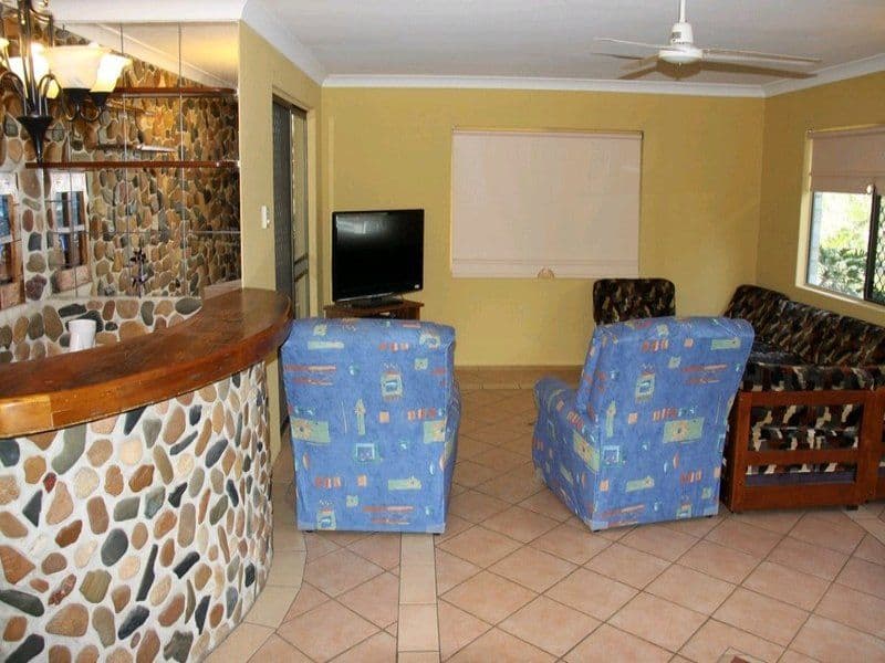 41 Yalkarra Crescent, WURDONG HEIGHTS QLD 4680, Wurdong Heights - Thumbnail 2
