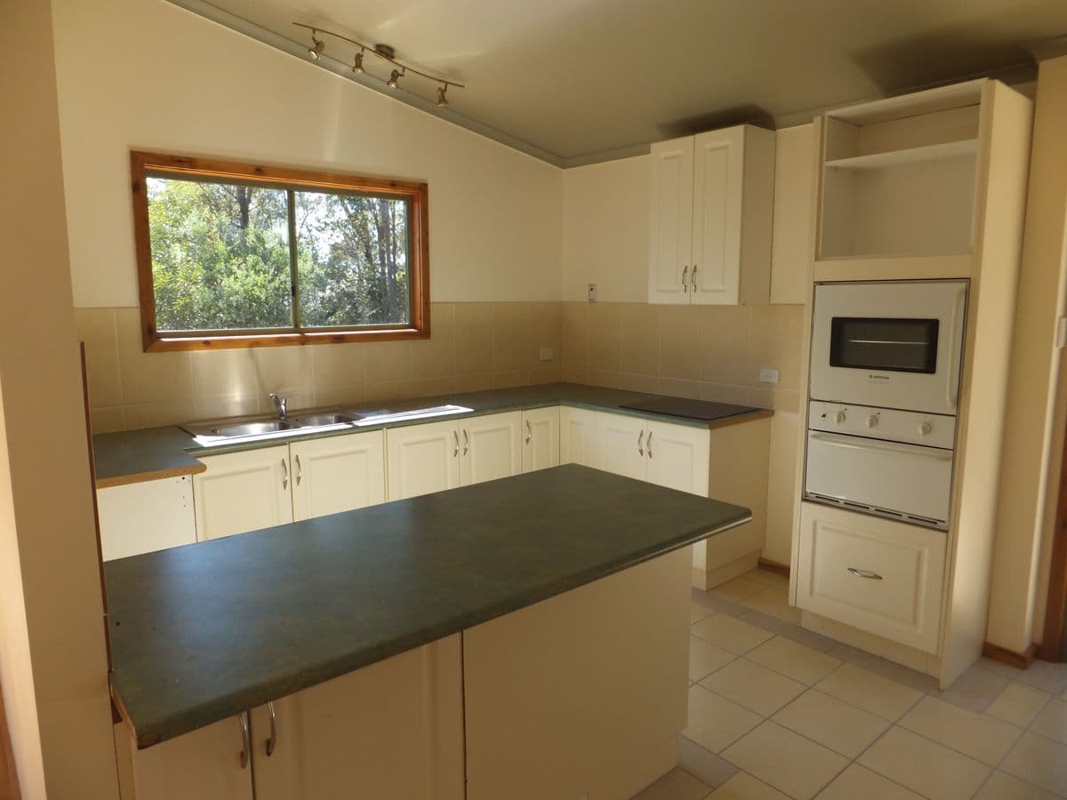 40 Berghofer Drive, WITHCOTT QLD 4352, Withcott - Thumbnail 3