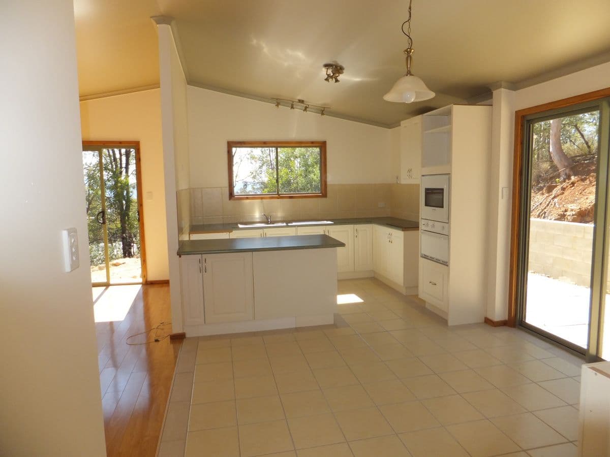 40 Berghofer Drive, WITHCOTT QLD 4352, Withcott - Thumbnail 2