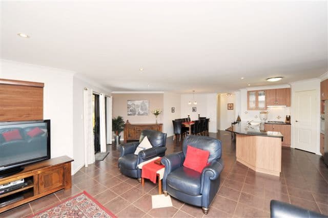 12 Banksdale Drive, MIDDLE RIDGE QLD 4350, Middle Ridge - Thumbnail 4