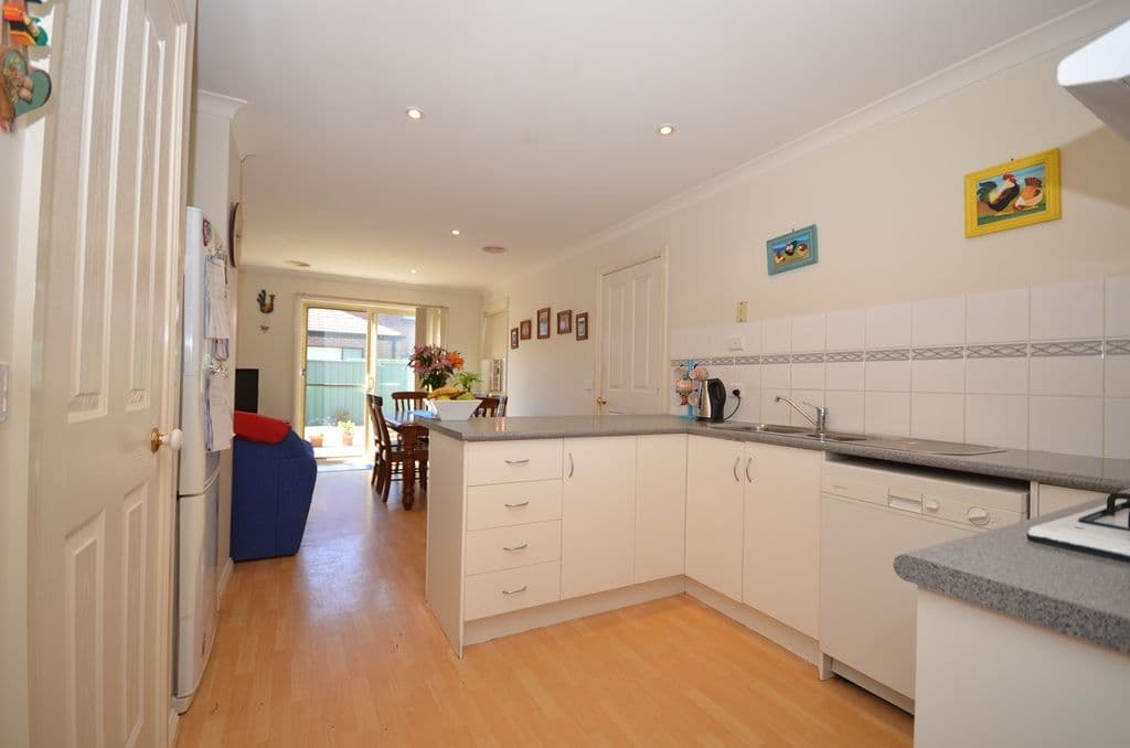 24 Lake Gardens Avenue, LAKE GARDENS VIC 3355, Lake Gardens - Thumbnail 5