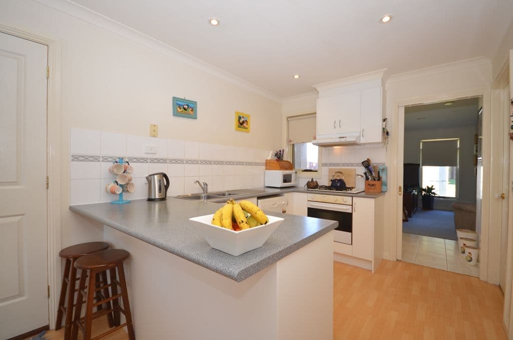 24 Lake Gardens Avenue, LAKE GARDENS VIC 3355, Lake Gardens - Thumbnail 3