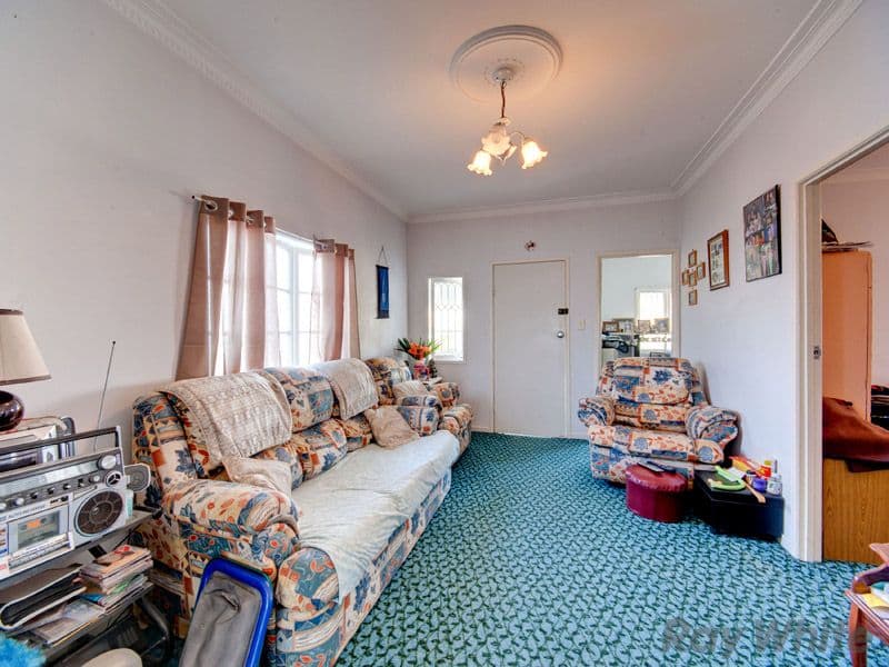 14 Edinburgh Castle Road, KEDRON QLD 4031, Kedron - Thumbnail 3