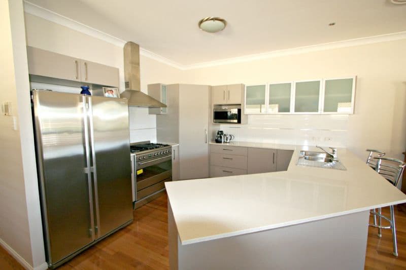 29 Davidson Street, WYNNUM QLD 4178, Wynnum - Thumbnail 2