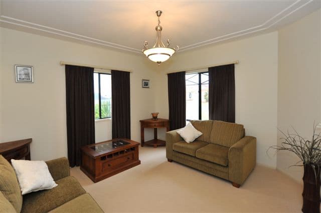 13 Banksdale Drive, MIDDLE RIDGE QLD 4350, Middle Ridge - Thumbnail 2