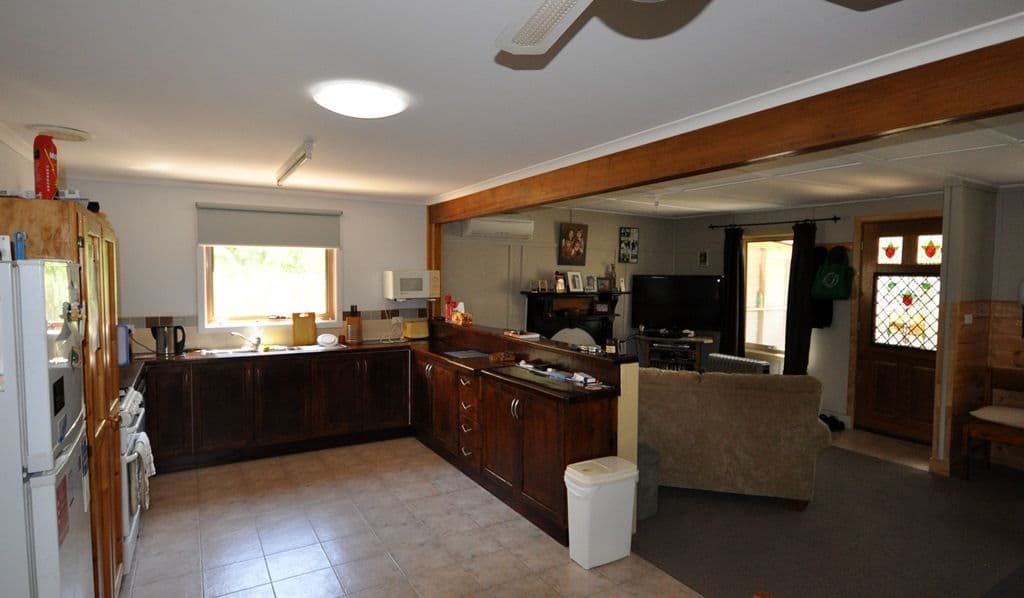 5 Burke Street, BEAUFORT VIC 3373, Beaufort - Thumbnail 2