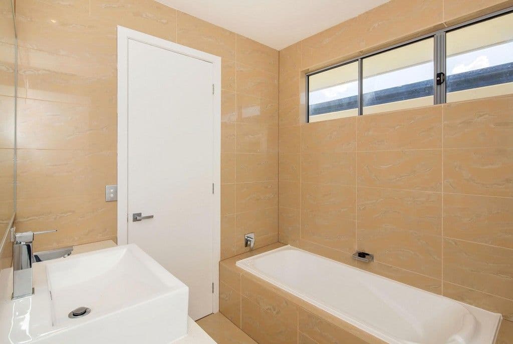 32 Harbourvue Court, HELENSVALE QLD 4212, Helensvale - Thumbnail 7
