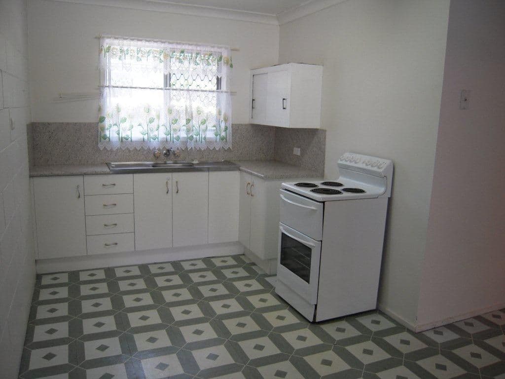 32 Symons Street, PARK AVENUE QLD 4701, Park Avenue - Thumbnail 2