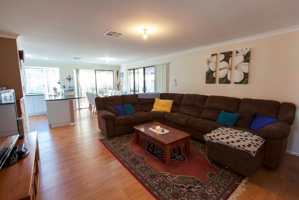 5 Hoyton Close, ELLENBROOK WA 6069, Ellenbrook - Thumbnail 4