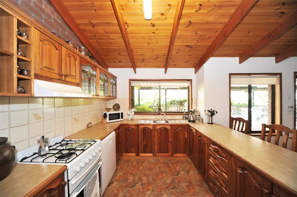 13 Hunter Place, HEATHCOTE VIC 3523, Heathcote - Thumbnail 3
