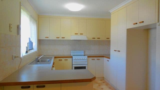 15 Henry Court, BEACONSFIELD QLD 4740, Beaconsfield - Thumbnail 3
