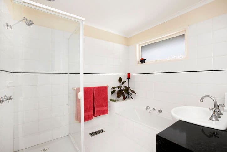 17 Larnoo Drive, DONCASTER EAST VIC 3109, Doncaster East - Thumbnail 5