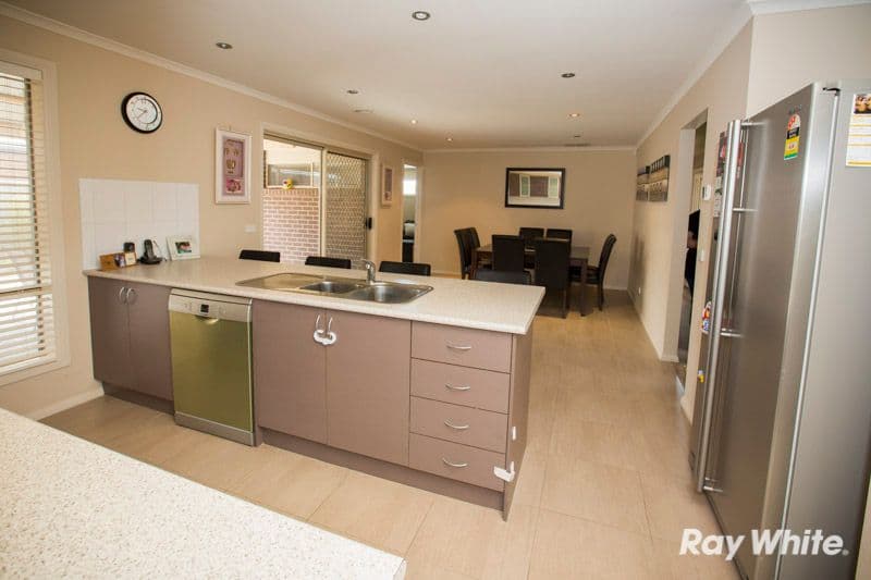23 Gallery Way, PAKENHAM VIC 3810, Pakenham - Thumbnail 3