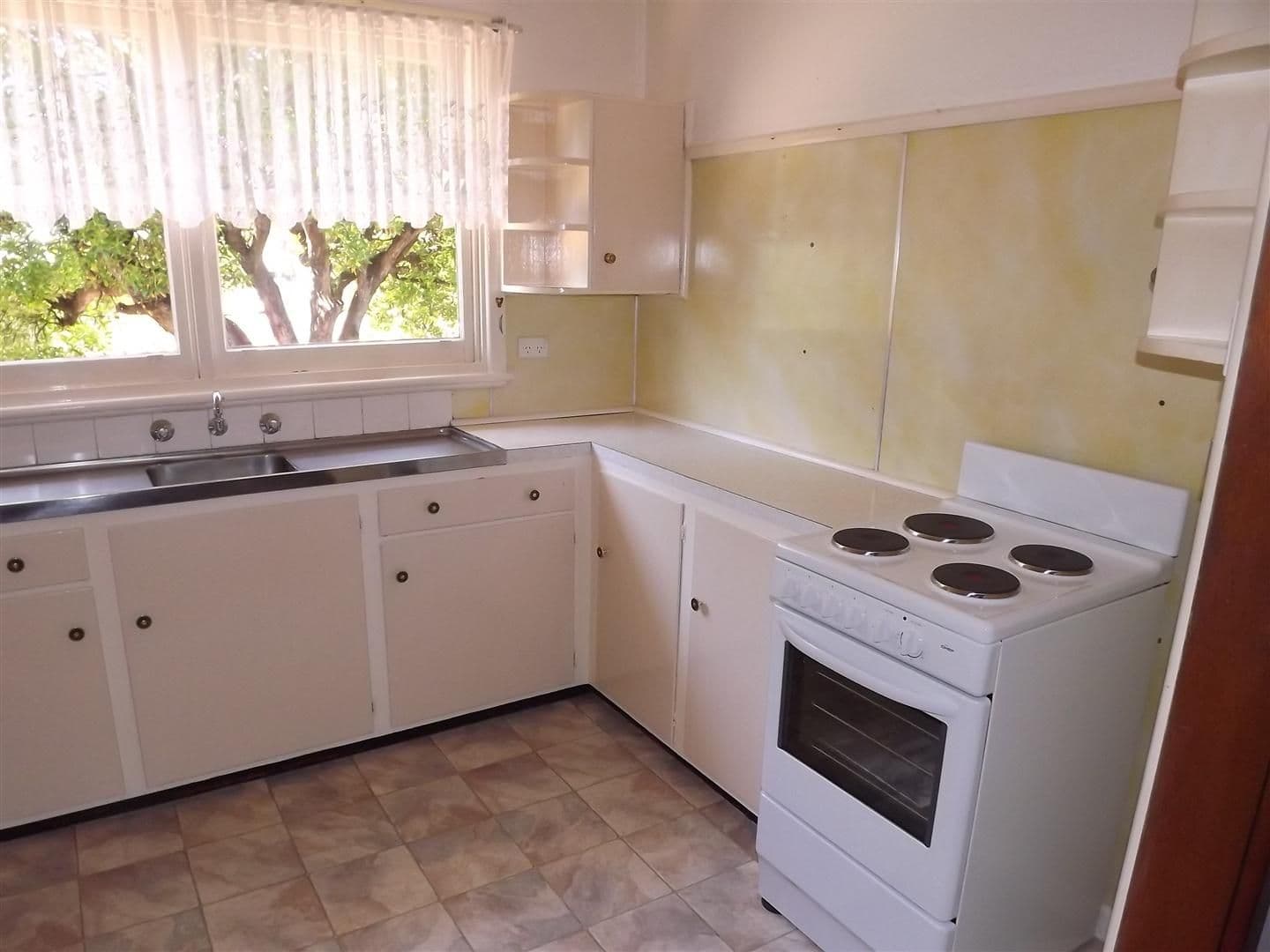 7 Belmore Avenue, PARKES NSW 2870, Parkes - Thumbnail 2