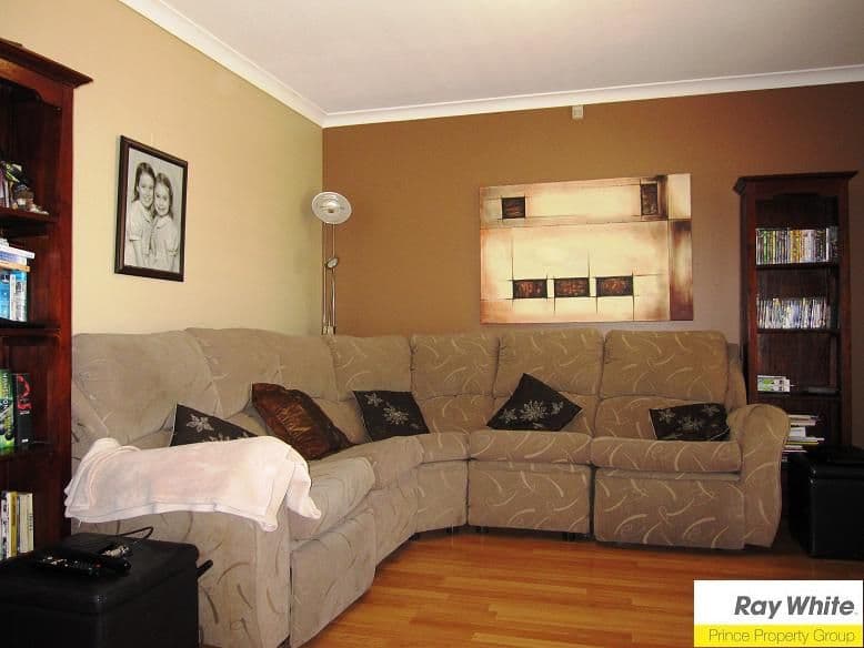 10 Pinewood Place, BEECHBORO WA 6063, Beechboro - Thumbnail 2