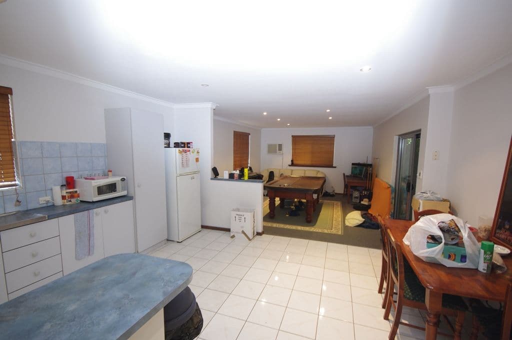 43 Hadleigh Way, GIRRAWHEEN WA 6064, Girrawheen - Thumbnail 4