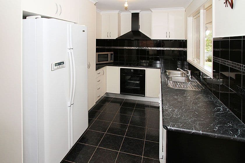 32 Axminster Drive, CRAIGIEBURN VIC 3064, Craigieburn - Thumbnail 2