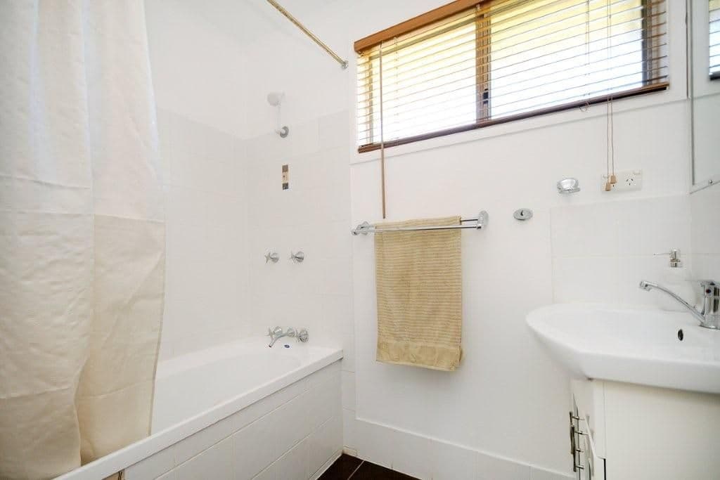 10 Raelyn Street, CENTENARY HEIGHTS QLD 4350, Centenary Heights - Thumbnail 6