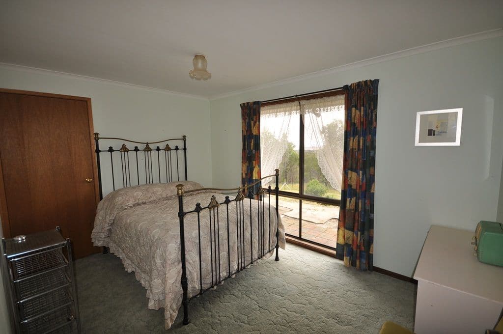 832 Staffordshire Reef Road, BERRINGA VIC 3351, Berringa - Thumbnail 6