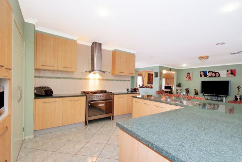 11 North Haven Drive, EPPING VIC 3076, Epping - Thumbnail 4