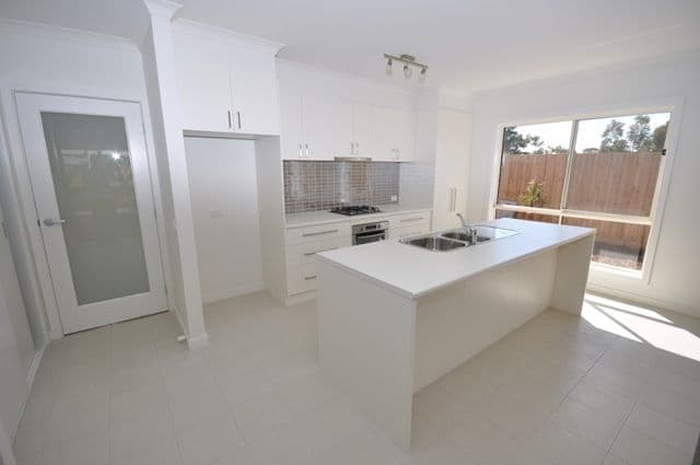 16 Knowles Court, BANNOCKBURN VIC 3331, Bannockburn - Thumbnail 5